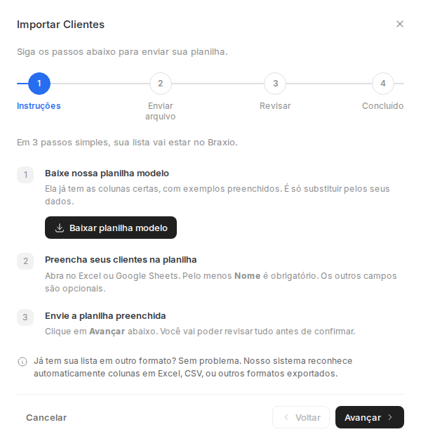 Primeiro passo da importação de clientes, com as instruções e o botão Baixar planilha modelo.