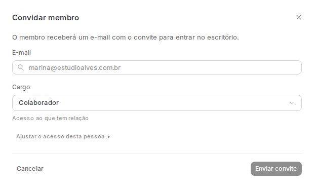 Diálogo de convite, com o campo de e-mail e a escolha do cargo.
