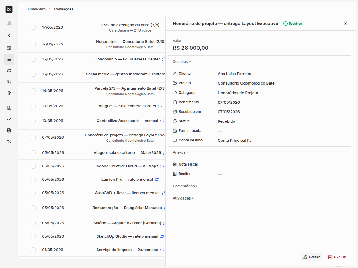 Ficha de uma transação recebida com seção Anexos expandida mostrando os campos Nota Fiscal e Recibo para guardar comprovante, além de Detalhes, Comentários e Atividades.