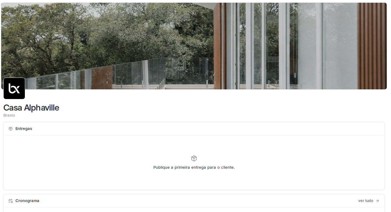 Visão geral do portal no lado do escritório, com a capa do projeto, o bloco de Entregas e o bloco de Cronograma.