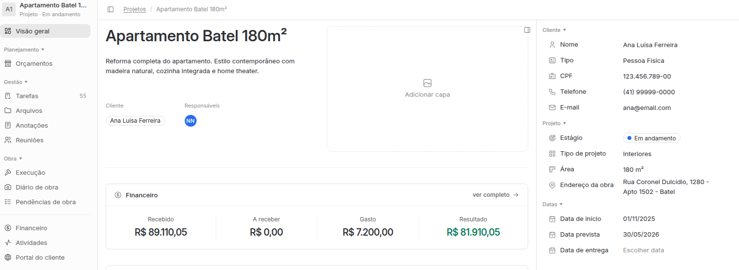 Visão geral de um projeto com capa, cliente, responsáveis, resumo financeiro e o painel de dados à direita.
