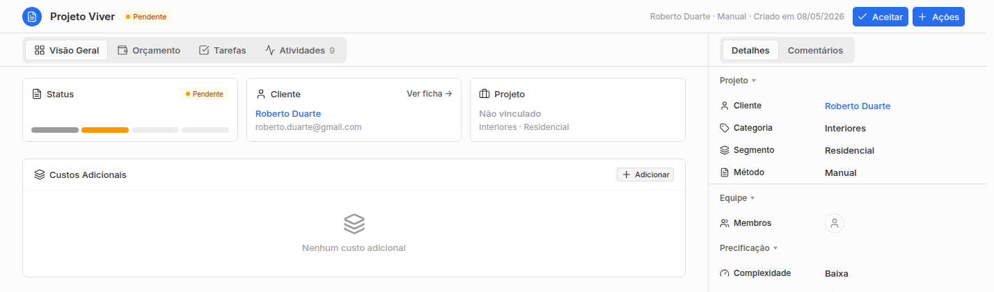 Tela de detalhe da proposta com abas, status, cliente, projeto e painel lateral editável.